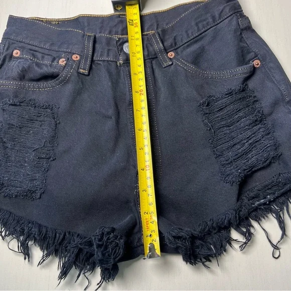Levi’s Vintage High Rise Black Denim Cut-Off Shorts Distressed Waist 15 S/M Y2K - Picture 4 of 7
